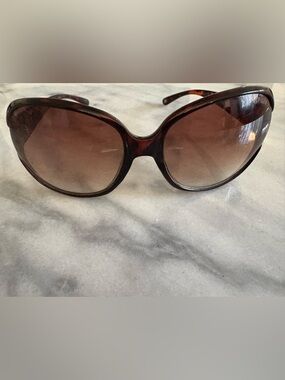 Tommy Hilfiger Tortoiseshell Oversized Sunglasses with Brown Gradient Lenses
